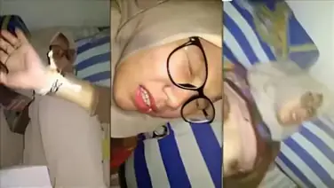 Bokep Jilbab SMA Berkacamata Memek Tembem Ngentot Indo Hot